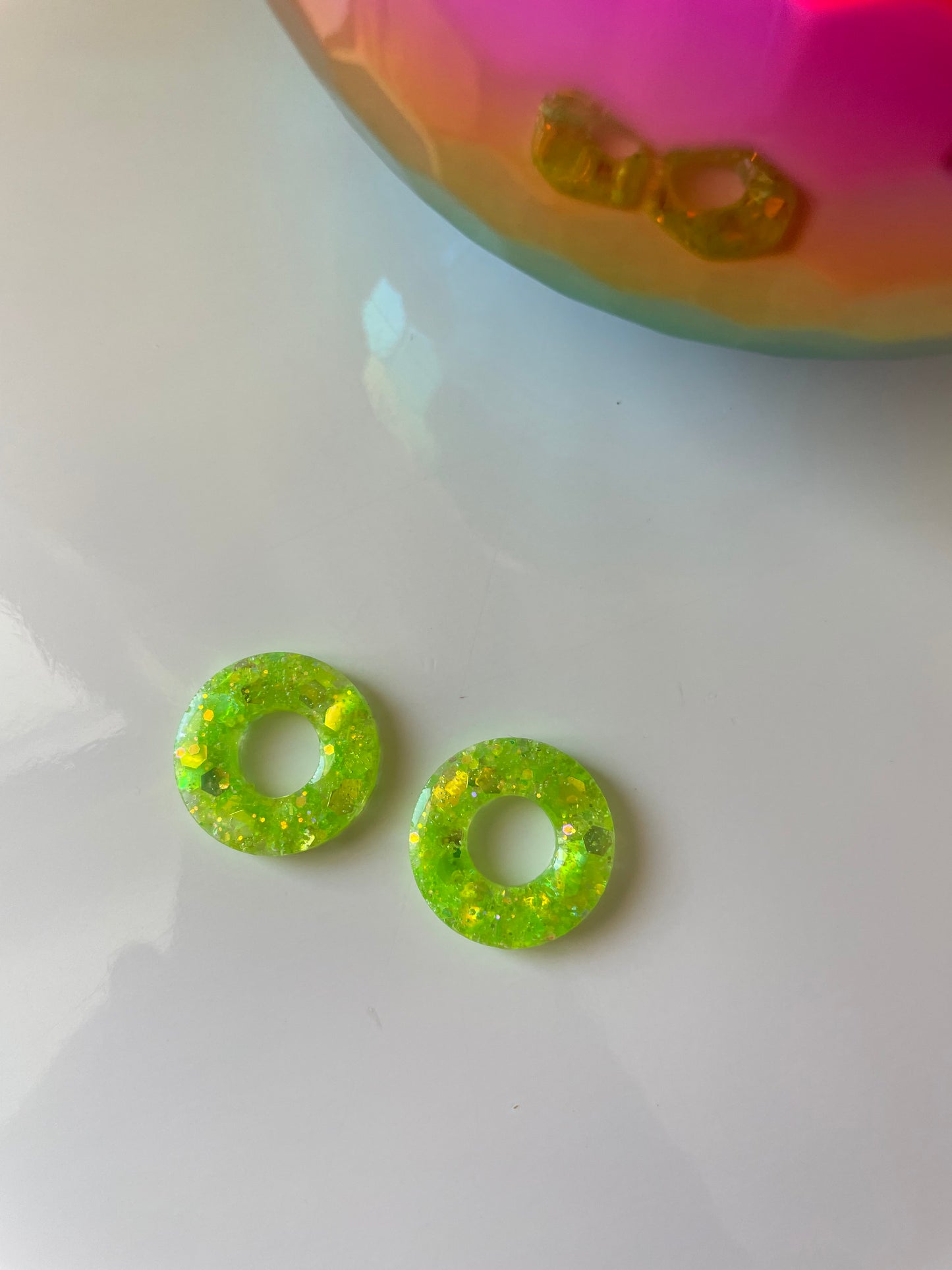 Bridget – Charms résine & Paillettes