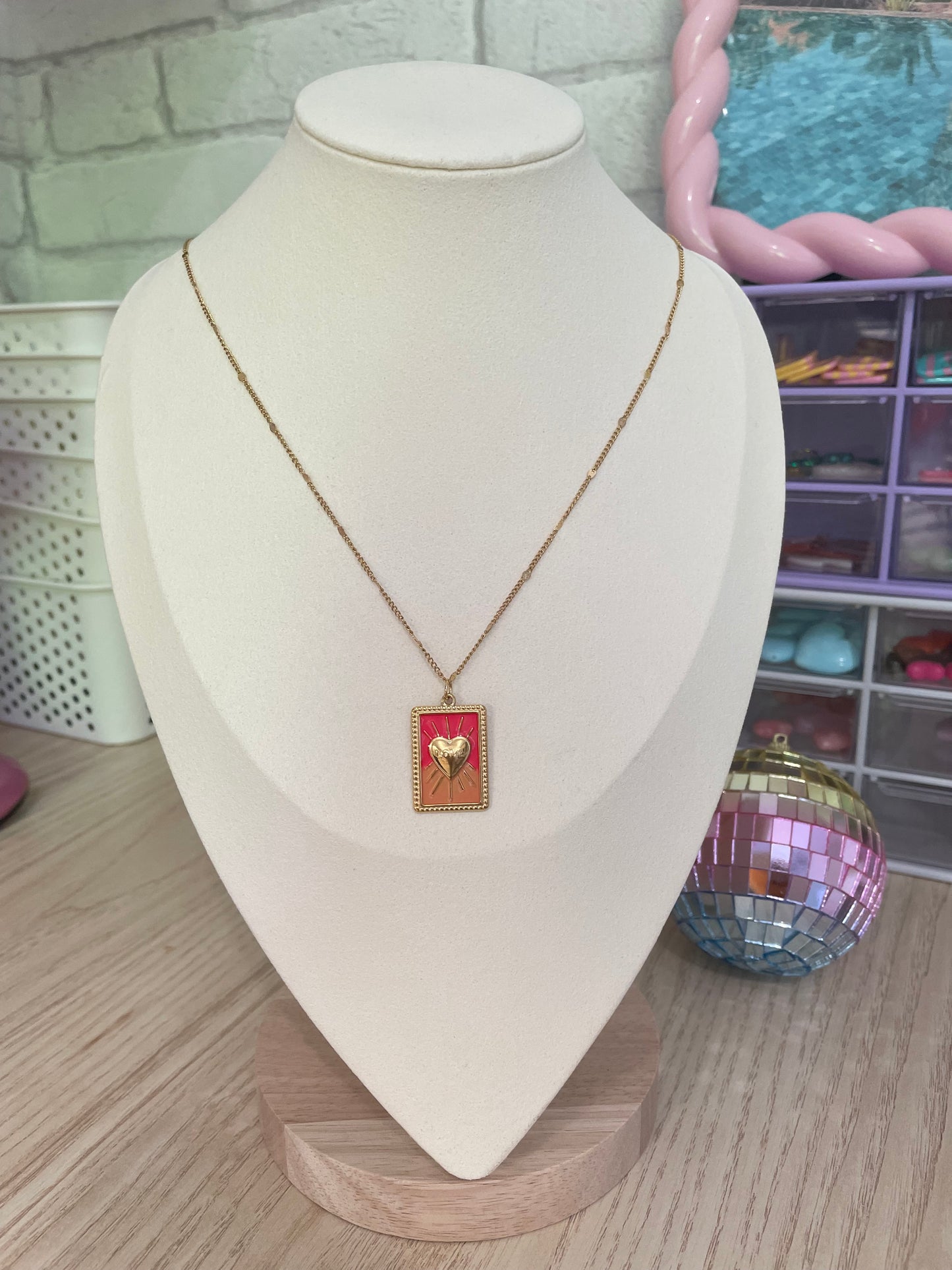 Paola – Collier Pendentif Cœur Doré Rouge Orange en Acier Inoxydable | Julaè Bijoux