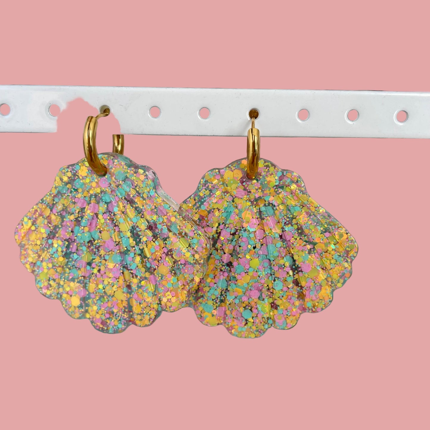 Palma – Boucles d'oreilles Coquillage Résine & Paillettes Fait Main