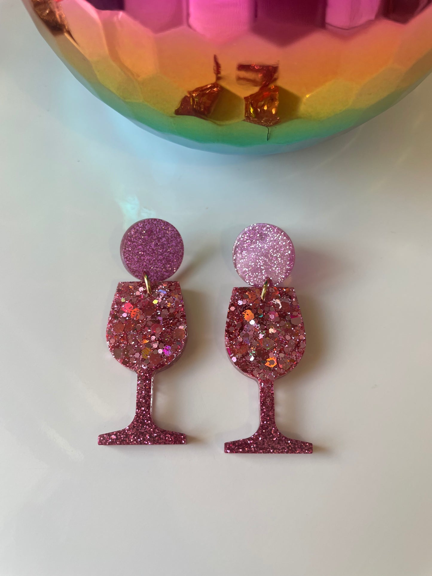 Festif – Boucles d'Oreilles Verre de Vin en Résine Faites Main | Julaè Bijoux