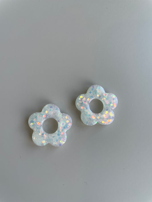Gina – Boucles d'oreilles Fleur Résine Fait Main