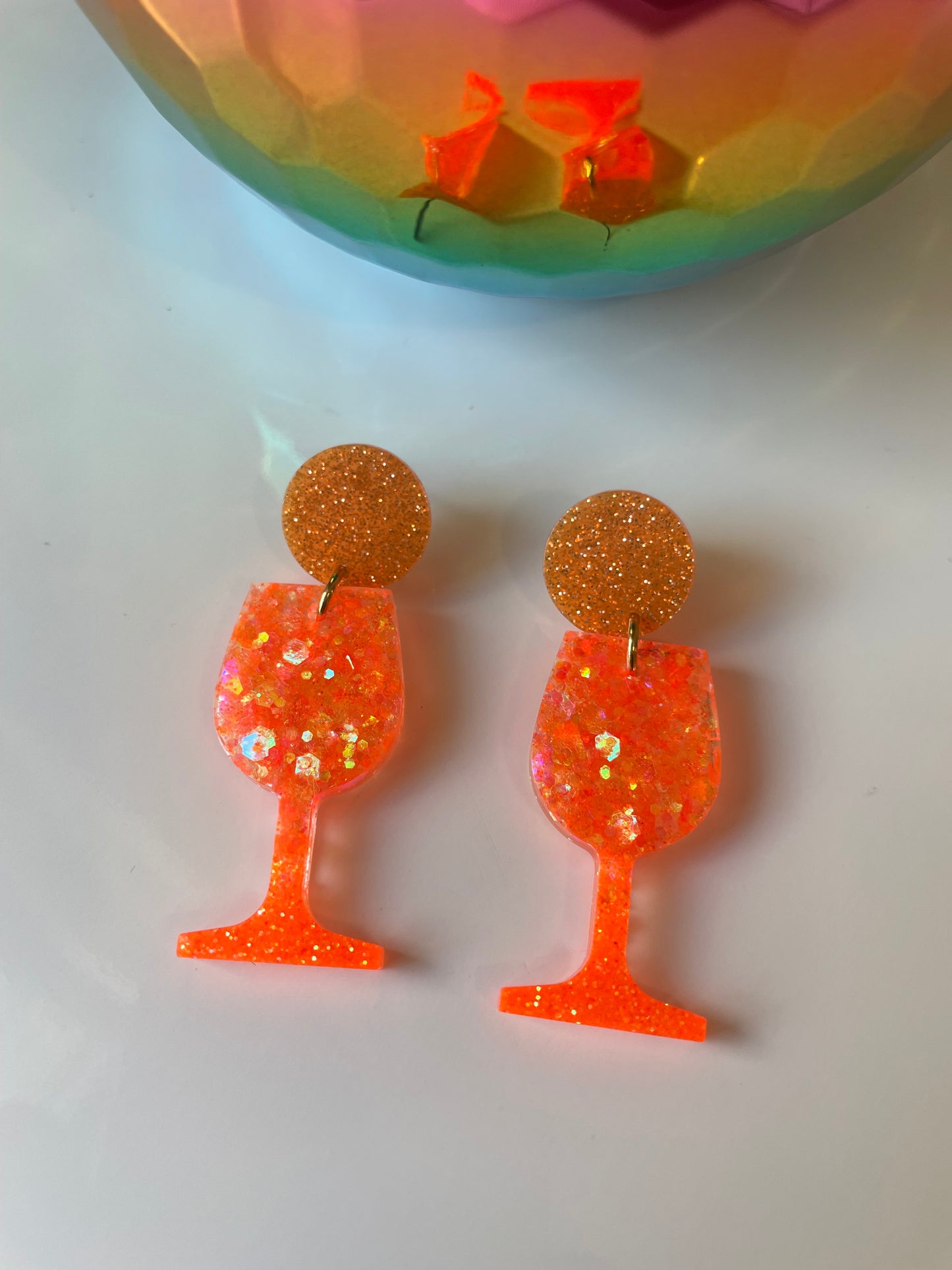 Festif – Boucles d'Oreilles Verre de Vin en Résine Faites Main | Julaè Bijoux