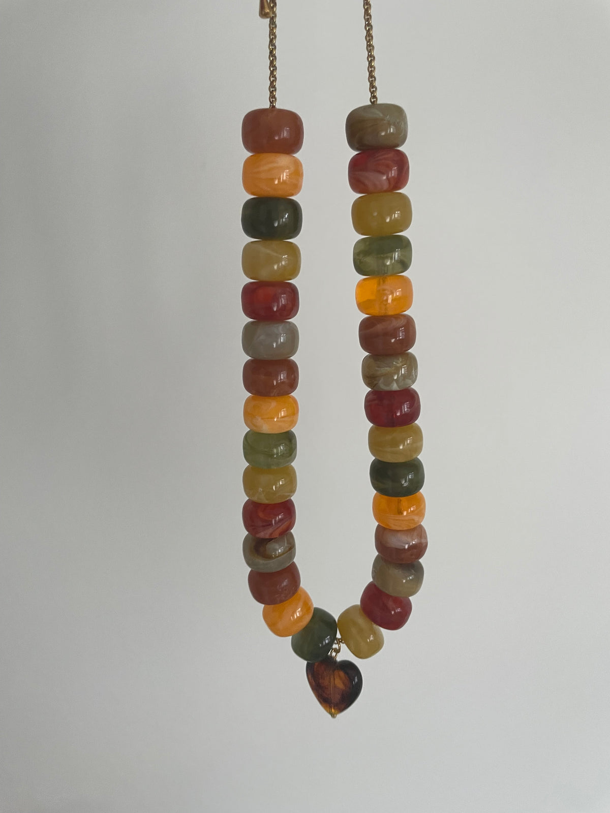 Collier New Paloma – Cœur résine et perles acrylique