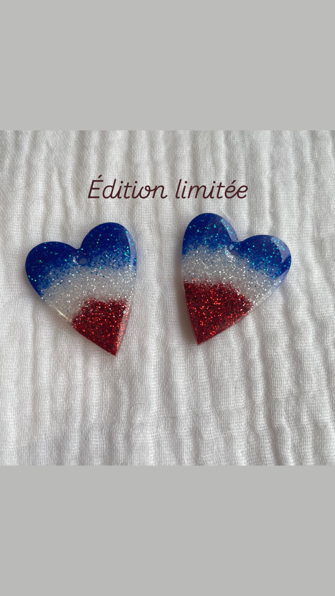 Louise – Boucles d'oreilles Cœur Résine & Paillettes