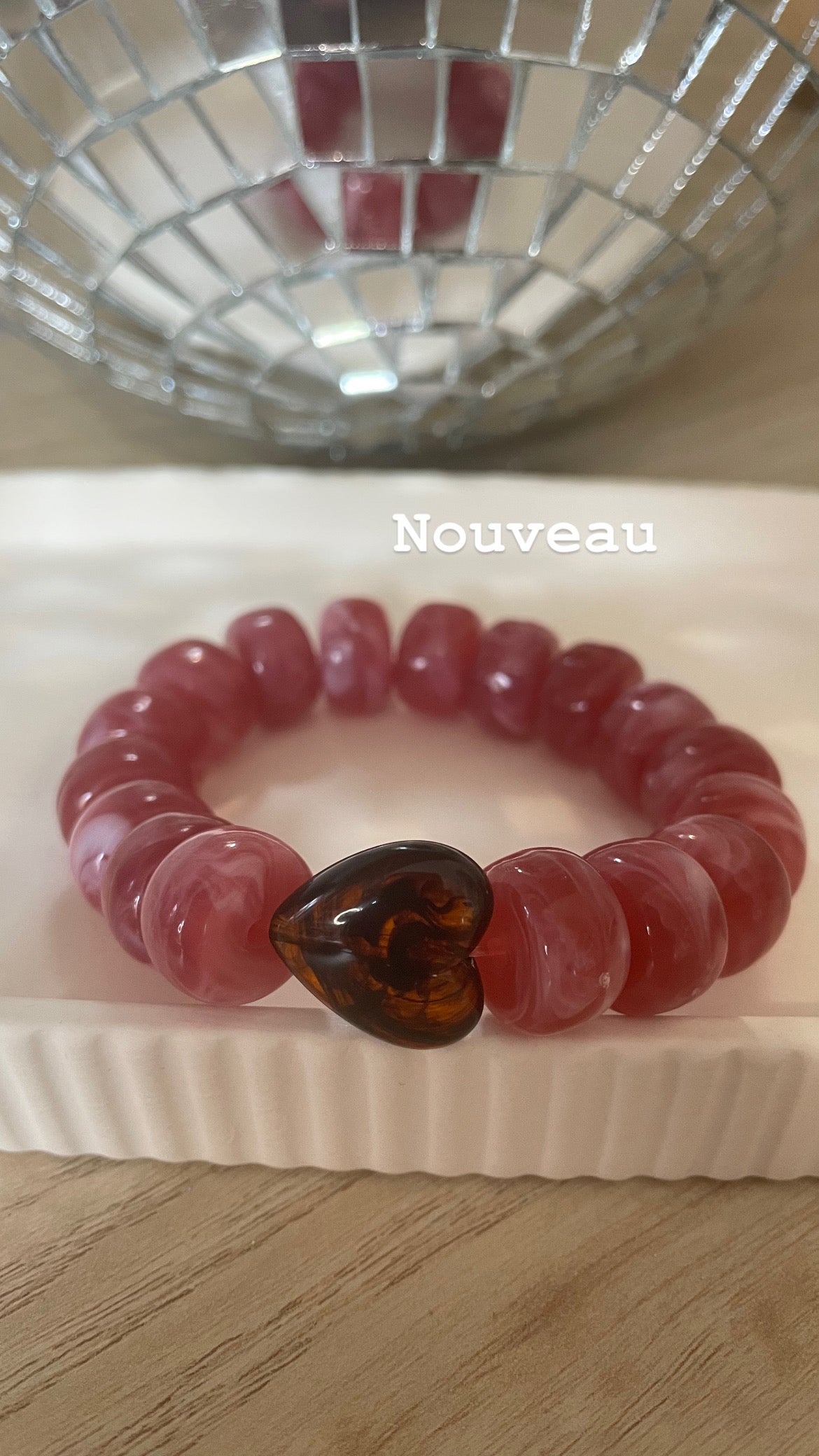 Bracelet Charlie - perle marbrées et cœur en résine