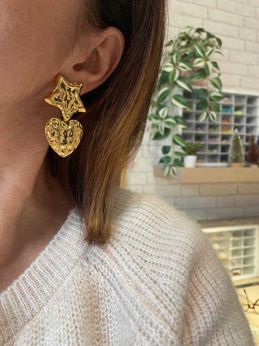 Naomi – Boucles d'oreilles Pendantes Étoile & Cœur Acier Doré