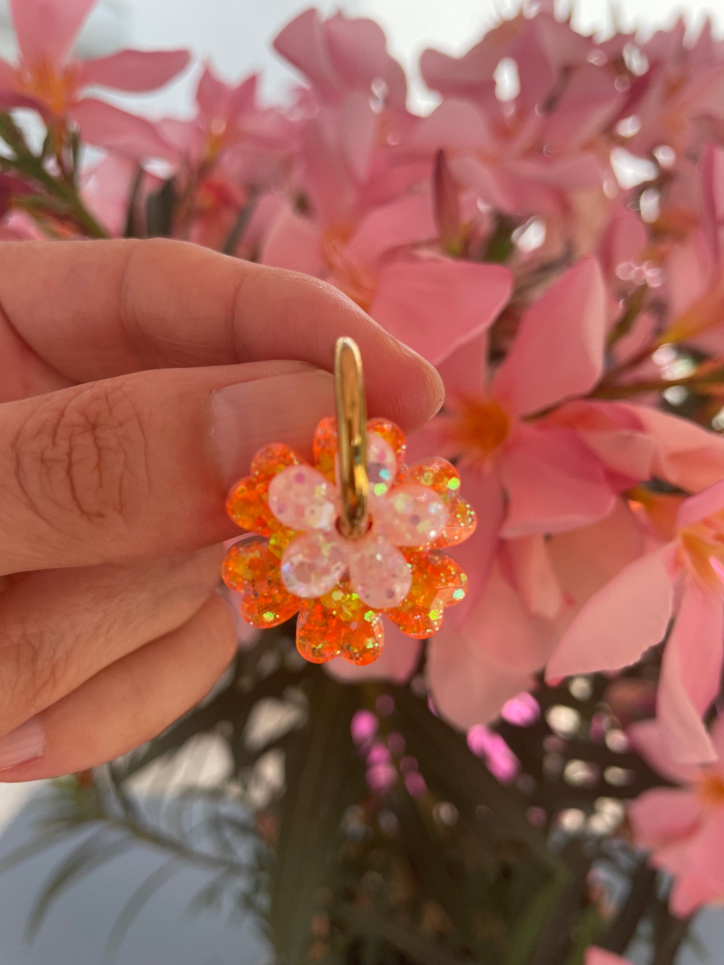 Carmen – Créoles Fleurs en Résine Faites Main | Julaè Bijoux