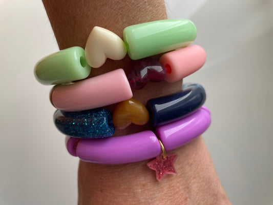 Fantasia – Bracelet Élastique Perles Acryliques & Cœur Résine