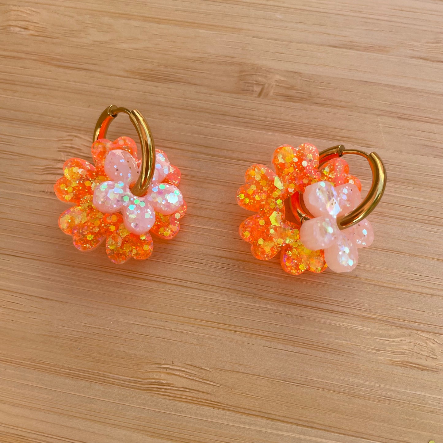 Carmen – Créoles Fleurs en Résine Faites Main | Julaè Bijoux