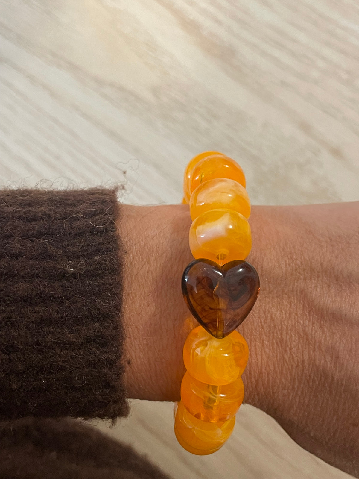 Bracelet Charlie - perle marbrées et cœur en résine