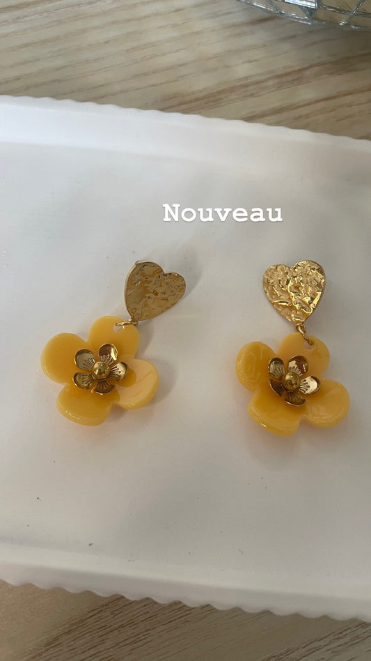 Romane – Boucles d’oreilles fleur légères