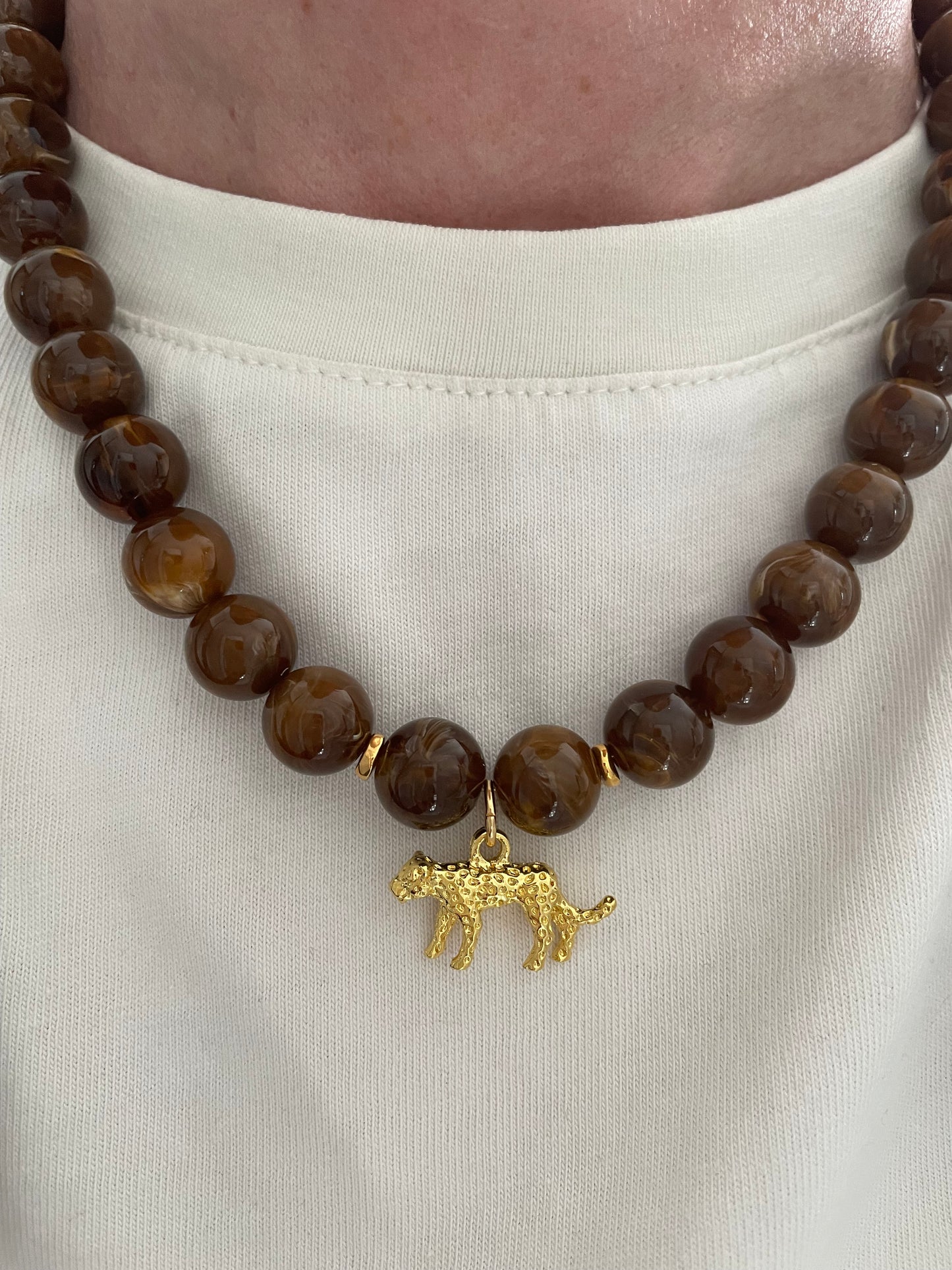 Collier Aventure – 5 variantes-Perles Acryliques Marbrées & Pendentifs Laiton Doré