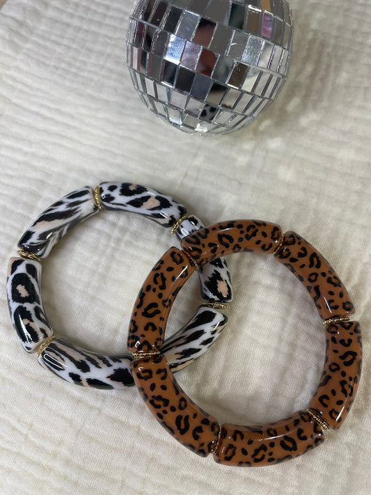 Mila Graou – Bracelet Élastique Perles Incurvées Acrylique & Rondelles Dorées