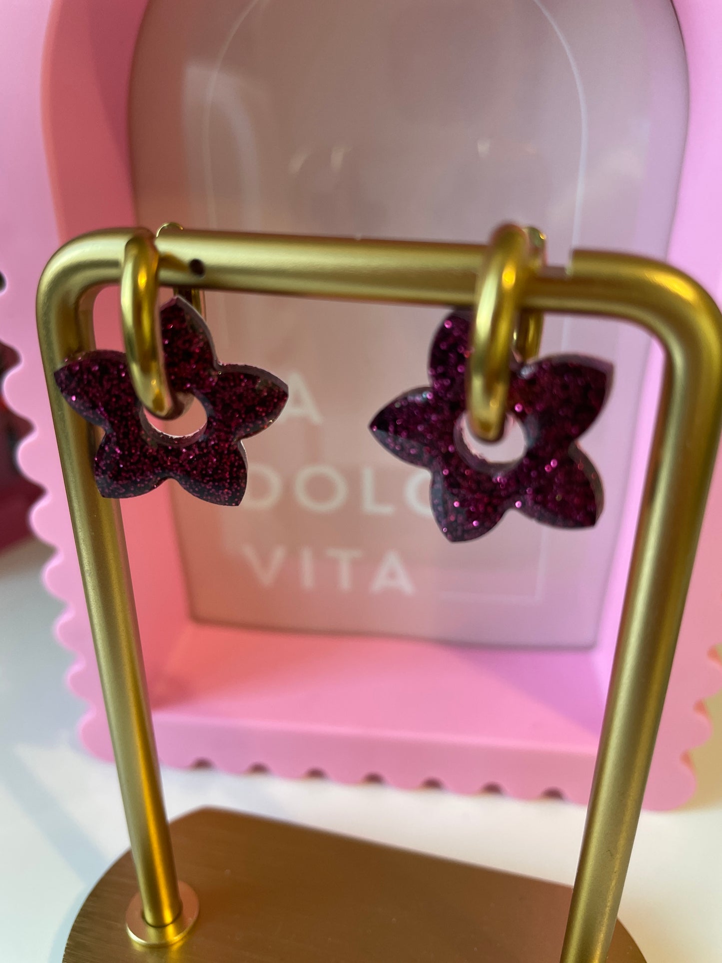 Alma – Boucles d'oreilles Fleur de Tiaré Résine & Paillettes