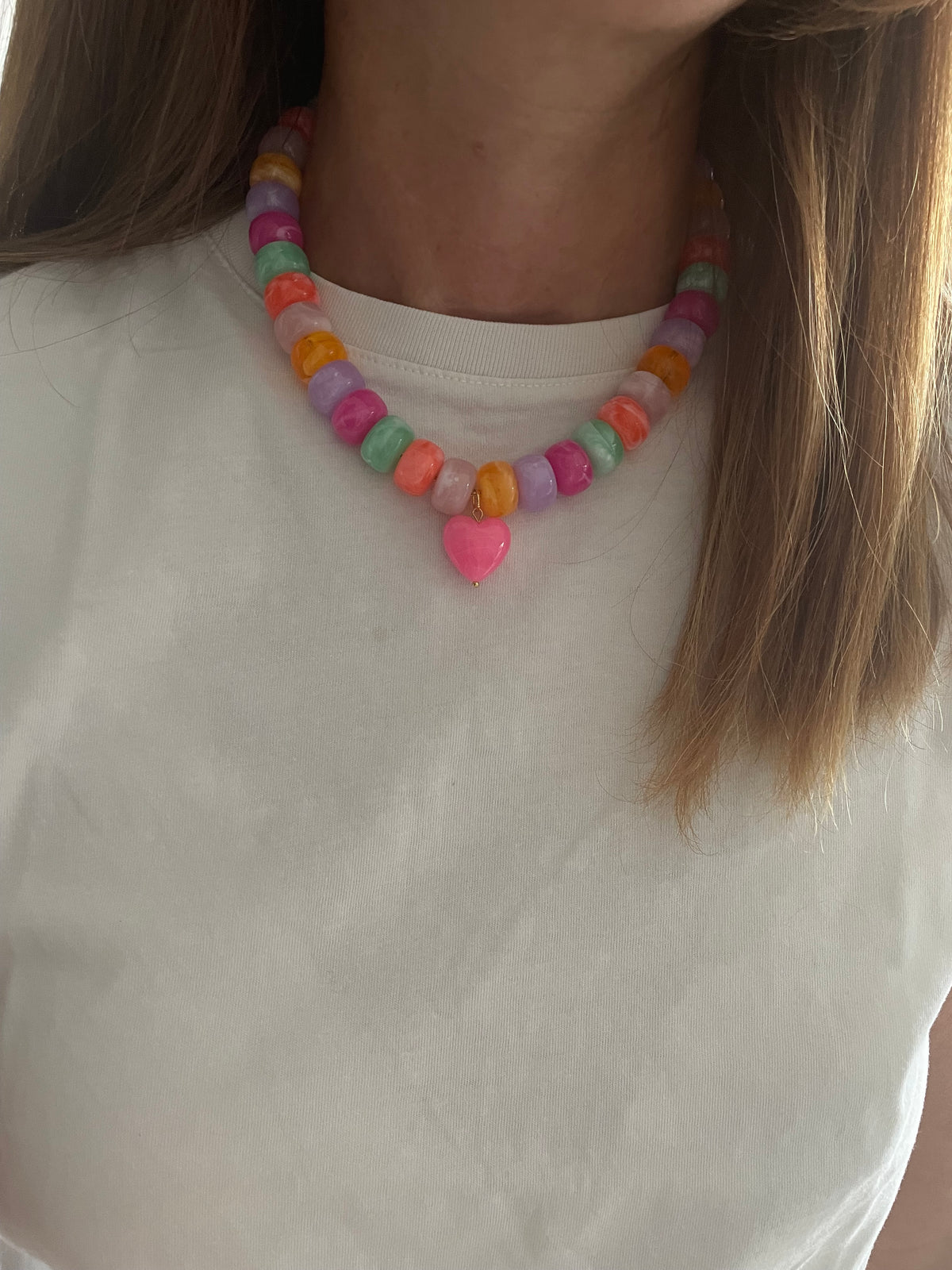 Collier New Paloma – Cœur résine et perles acrylique