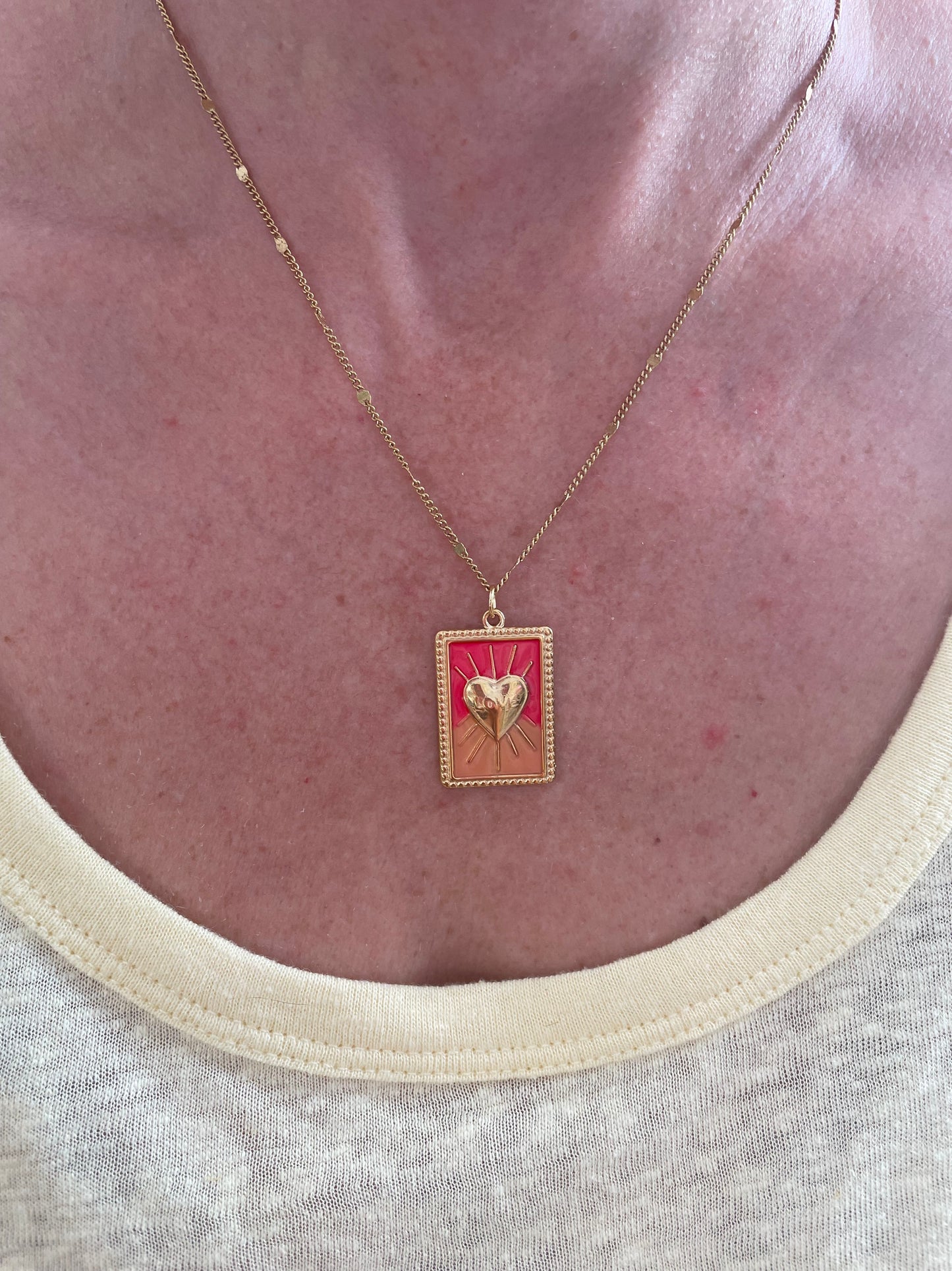 Paola – Collier Pendentif Cœur Doré Rouge Orange en Acier Inoxydable | Julaè Bijoux