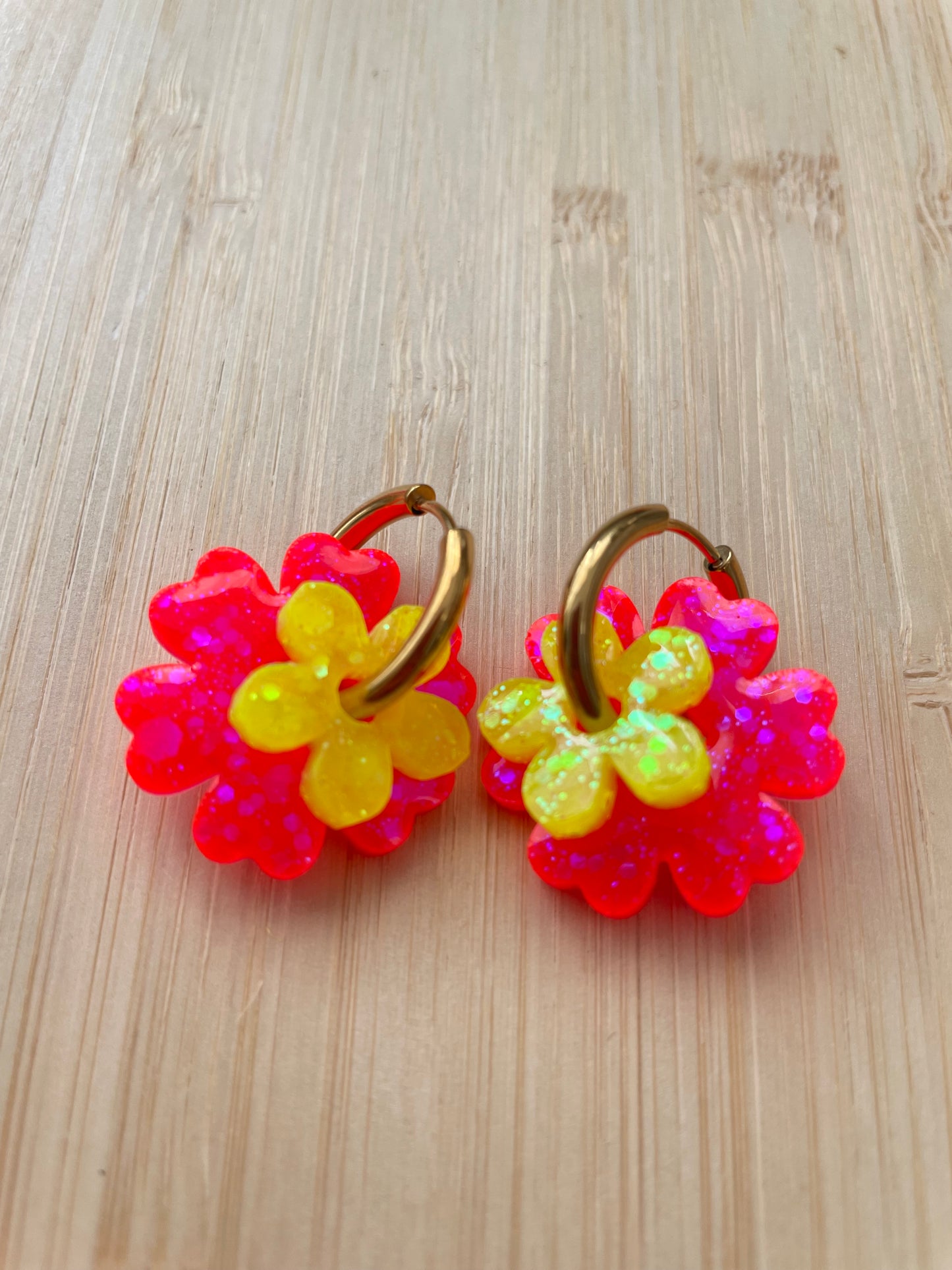Carmen – Créoles Fleurs en Résine Faites Main | Julaè Bijoux