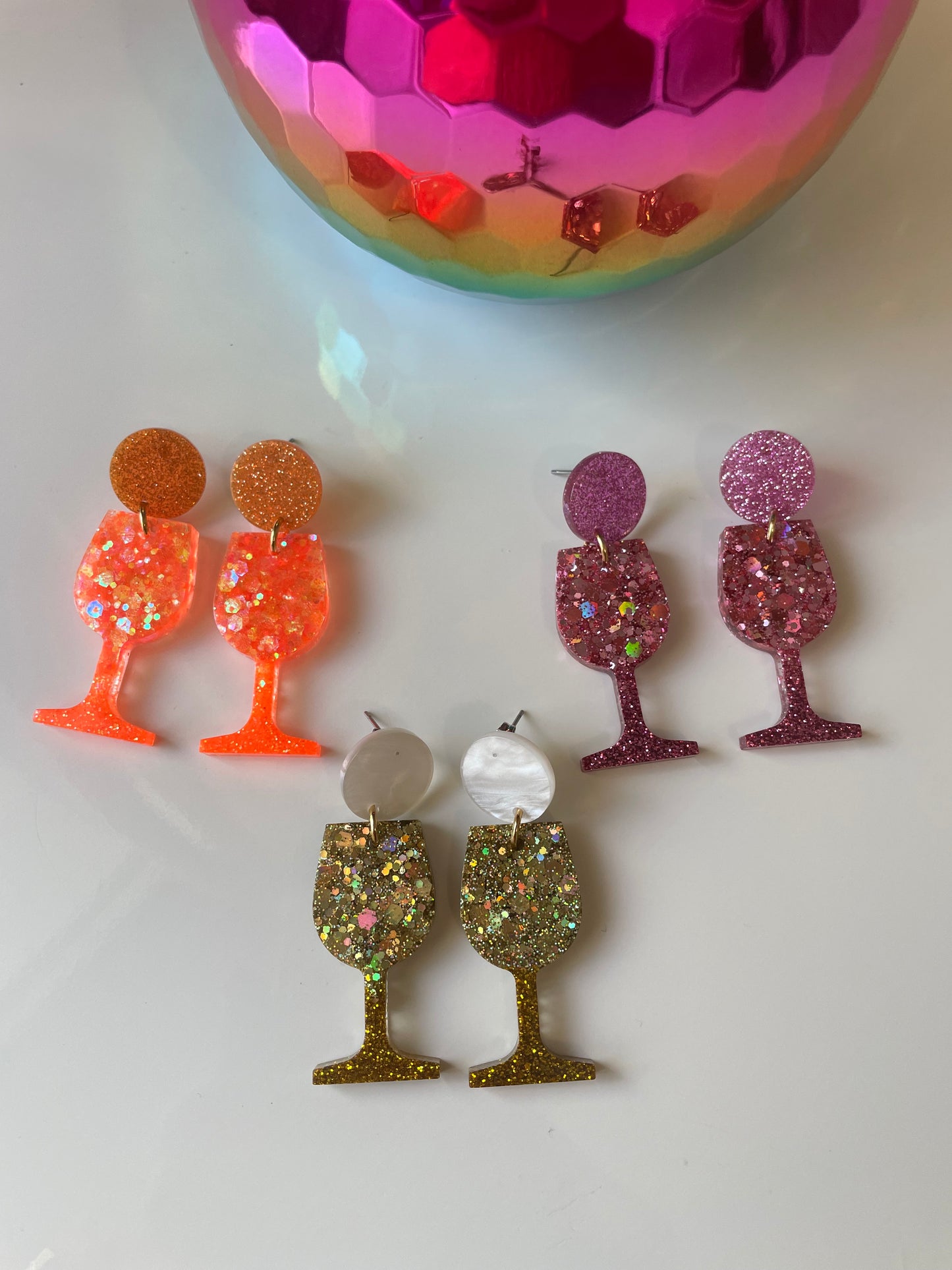 Festif – Boucles d'Oreilles Verre de Vin en Résine Faites Main | Julaè Bijoux