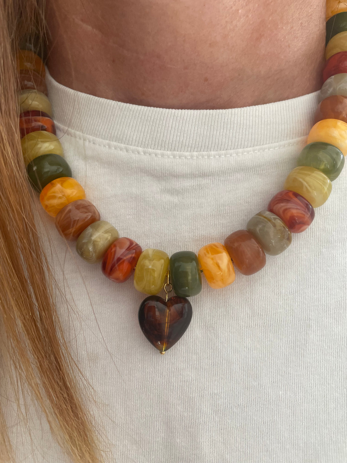 Collier New Paloma – Cœur résine et perles acrylique