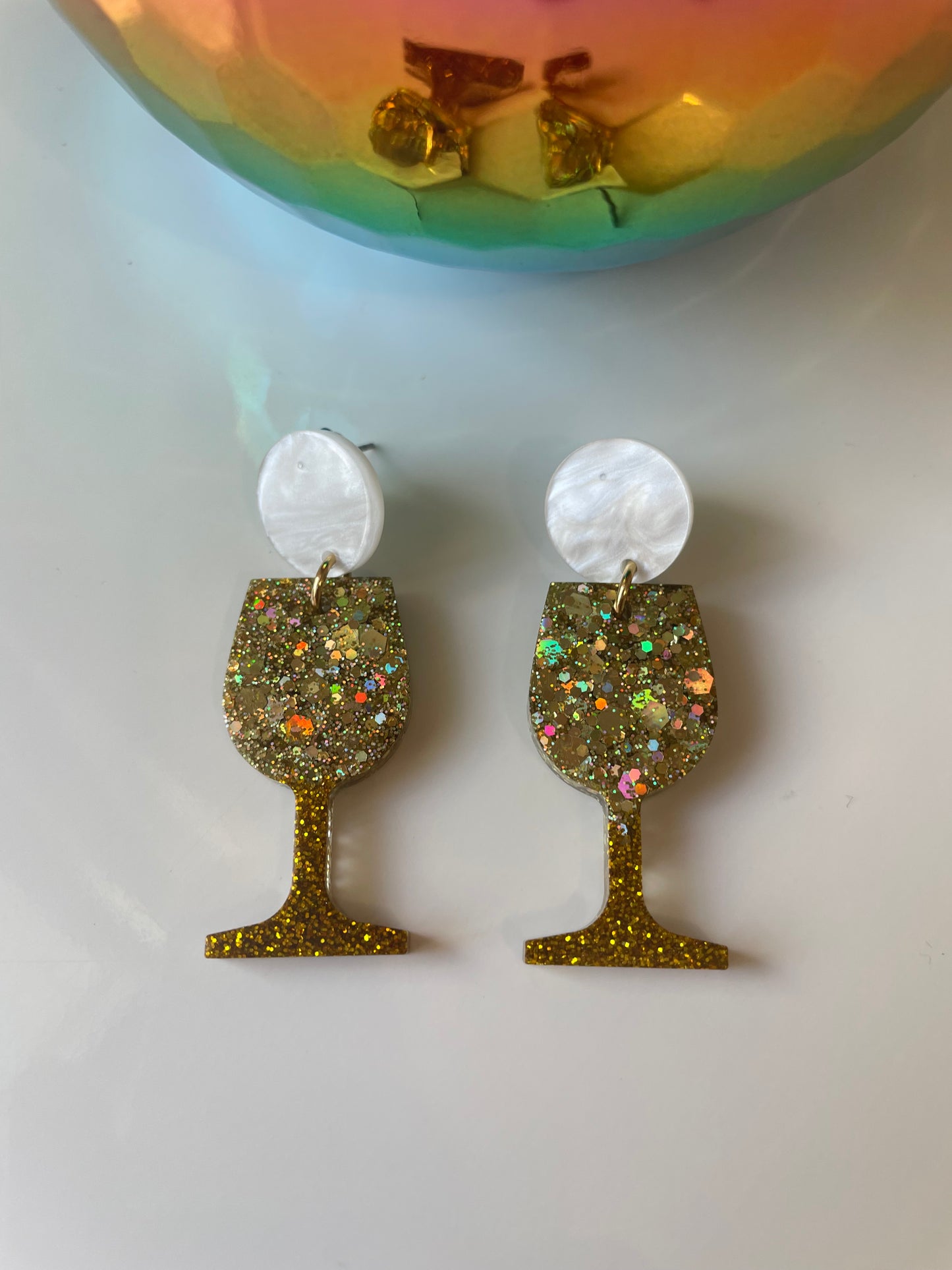 Festif – Boucles d'Oreilles Verre de Vin en Résine Faites Main | Julaè Bijoux