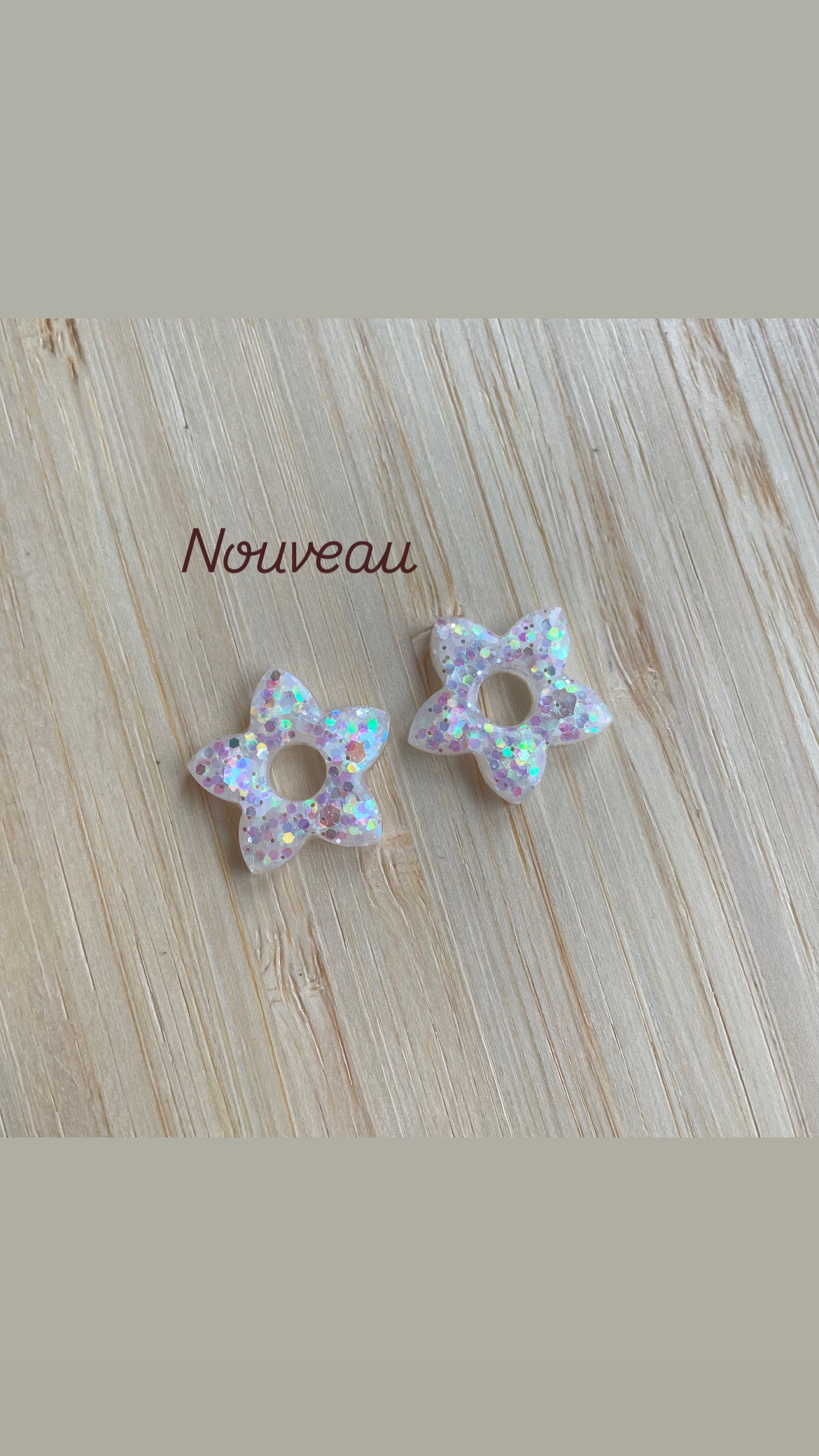 Alma – charms Fleur de Tiaré Résine & Paillettes