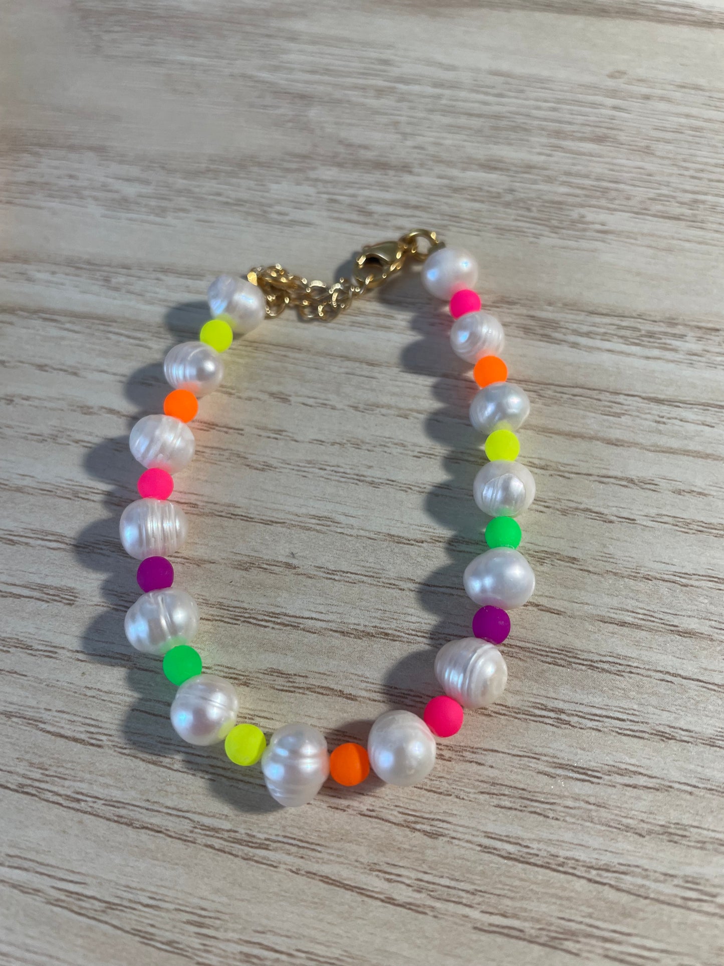 Bracelet perle eau douce/ fluo