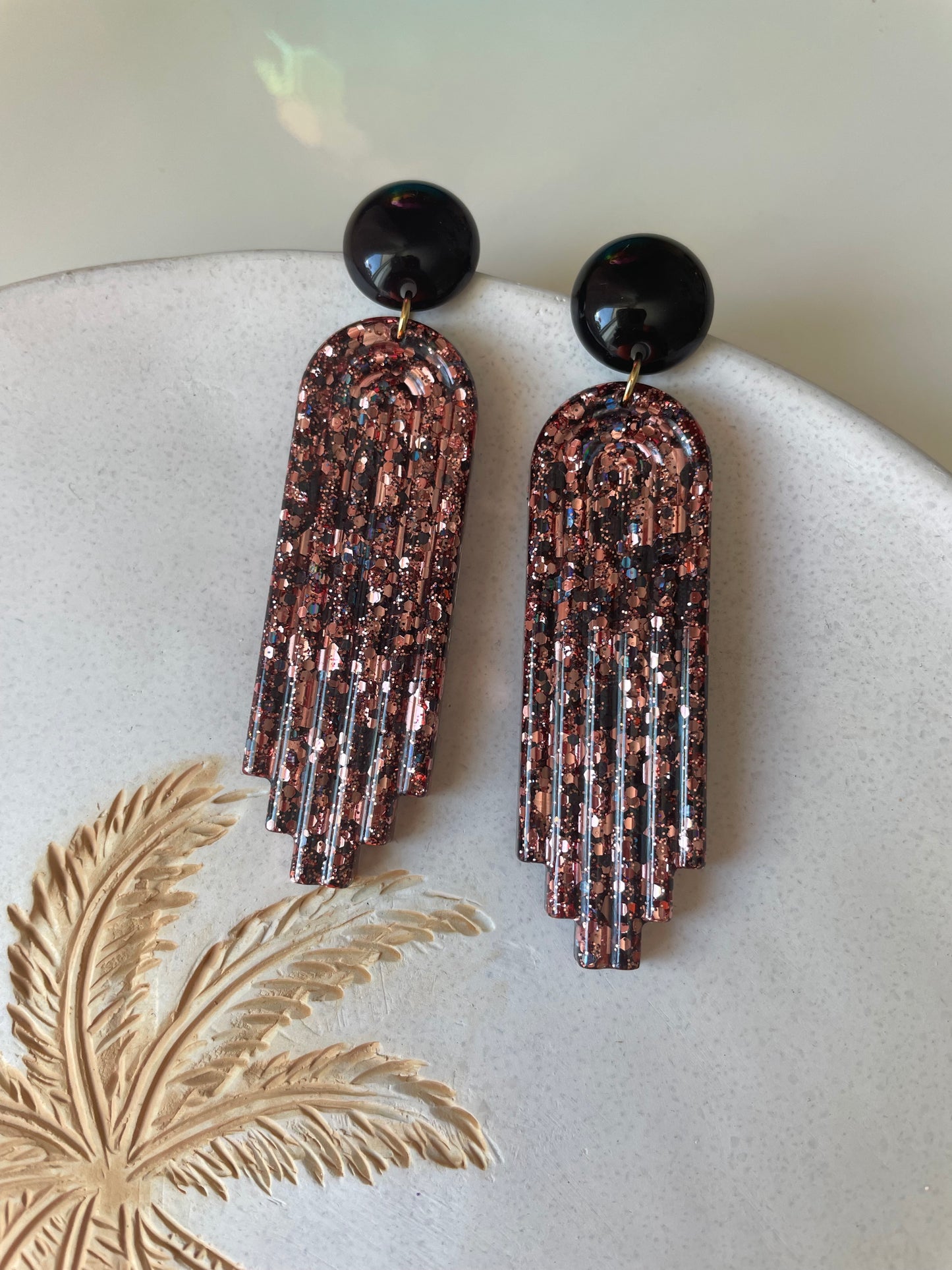 Chic Night – Boucles d'Oreilles Noir et Rose Poudrée Résine Fait Main | Julaè Bijoux