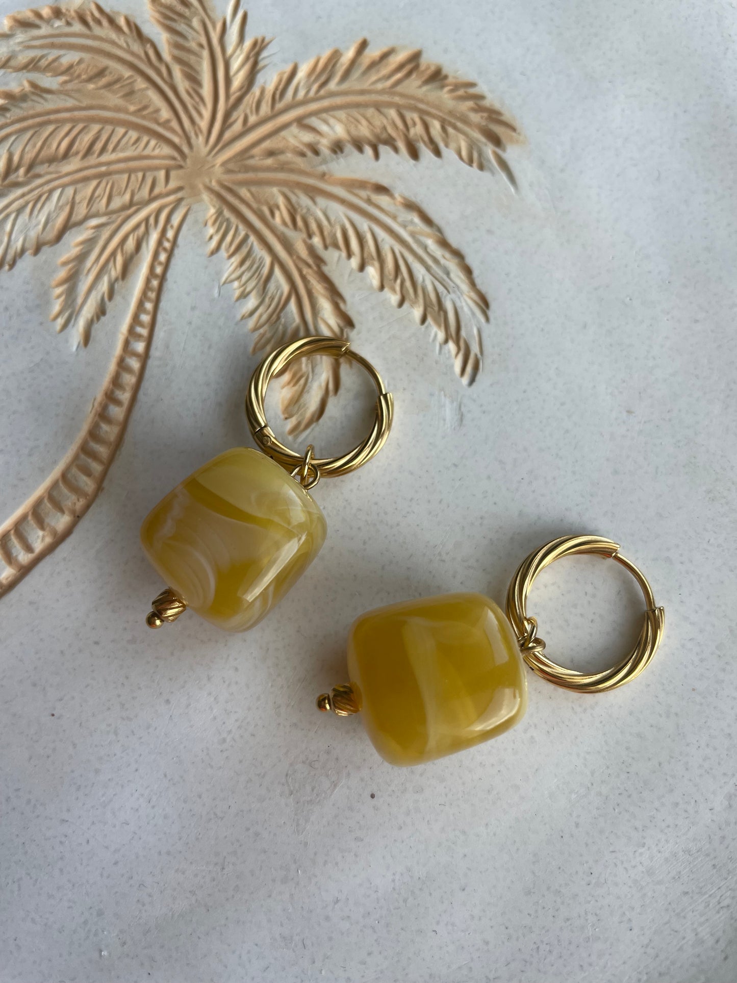 Roxane – Créoles Torsadées Perle Cube Marbrée | Julaè Bijoux
