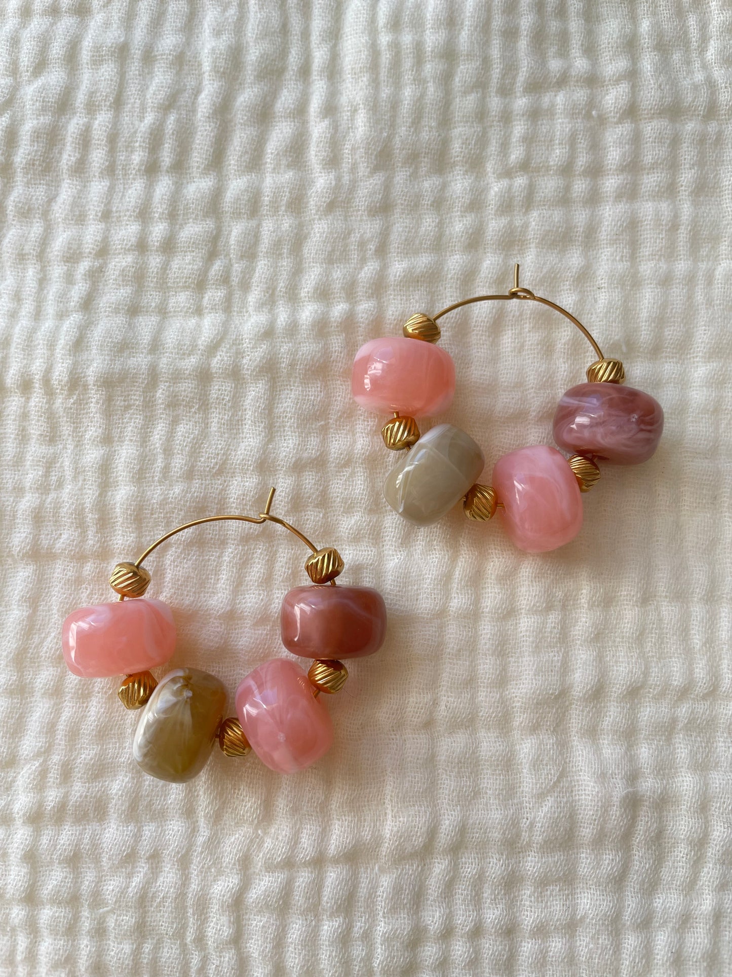 Créoles Paloma | Perles Marbrées & Acier Inoxydable – Julaè Bijoux