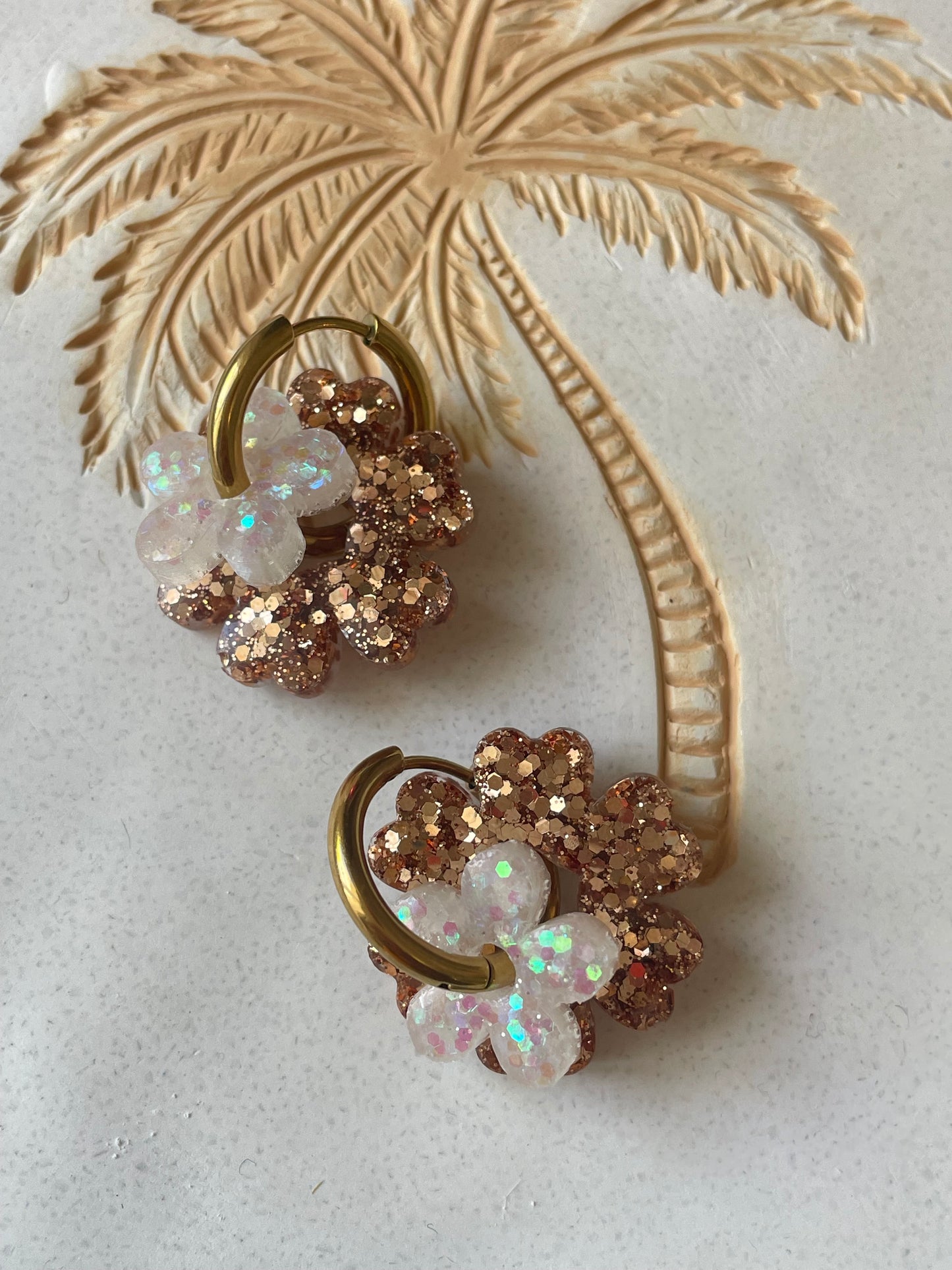 Carmen – Créoles Fleurs en Résine Faites Main | Julaè Bijoux