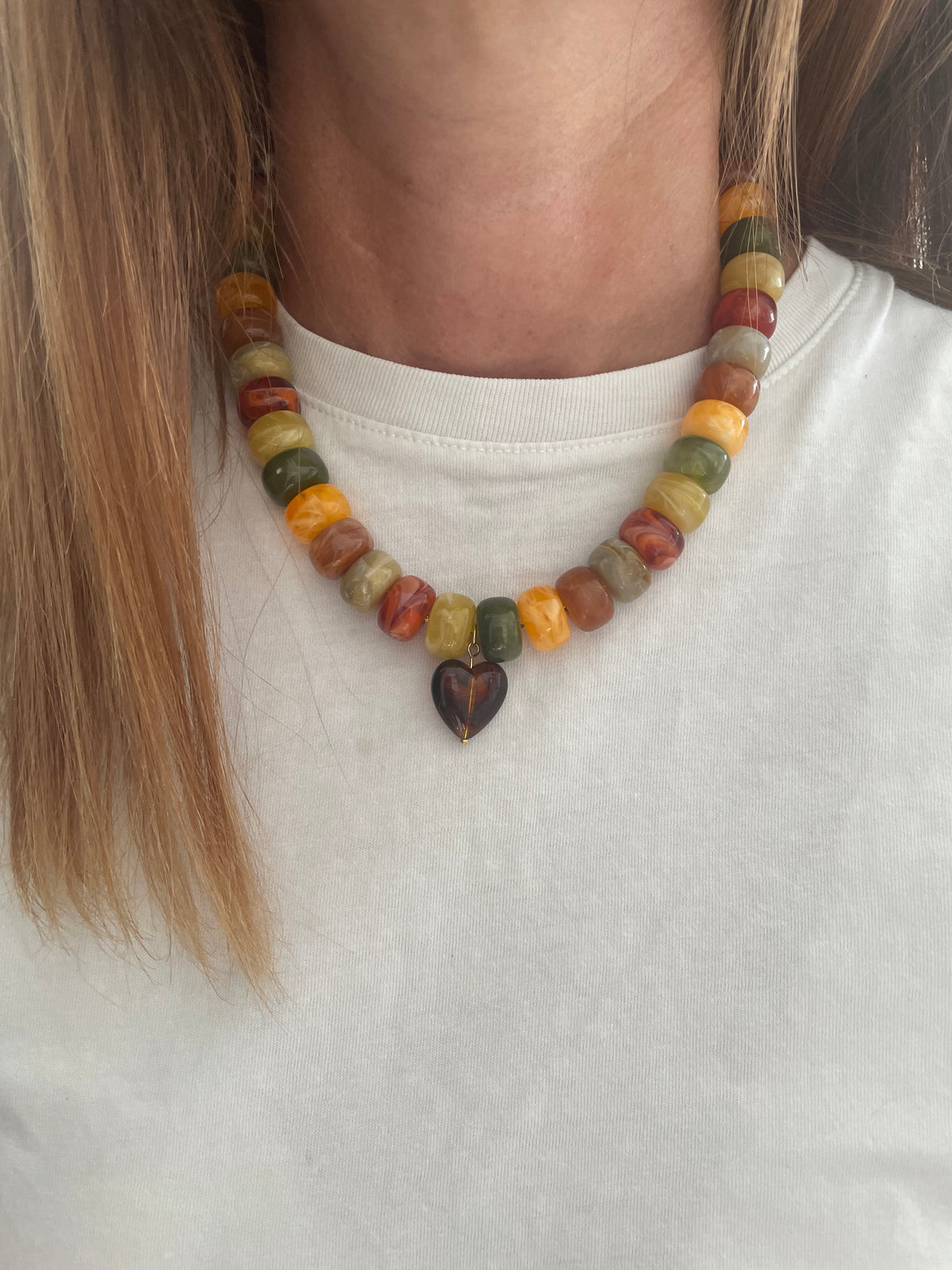 Collier New Paloma – Cœur résine et perles acrylique
