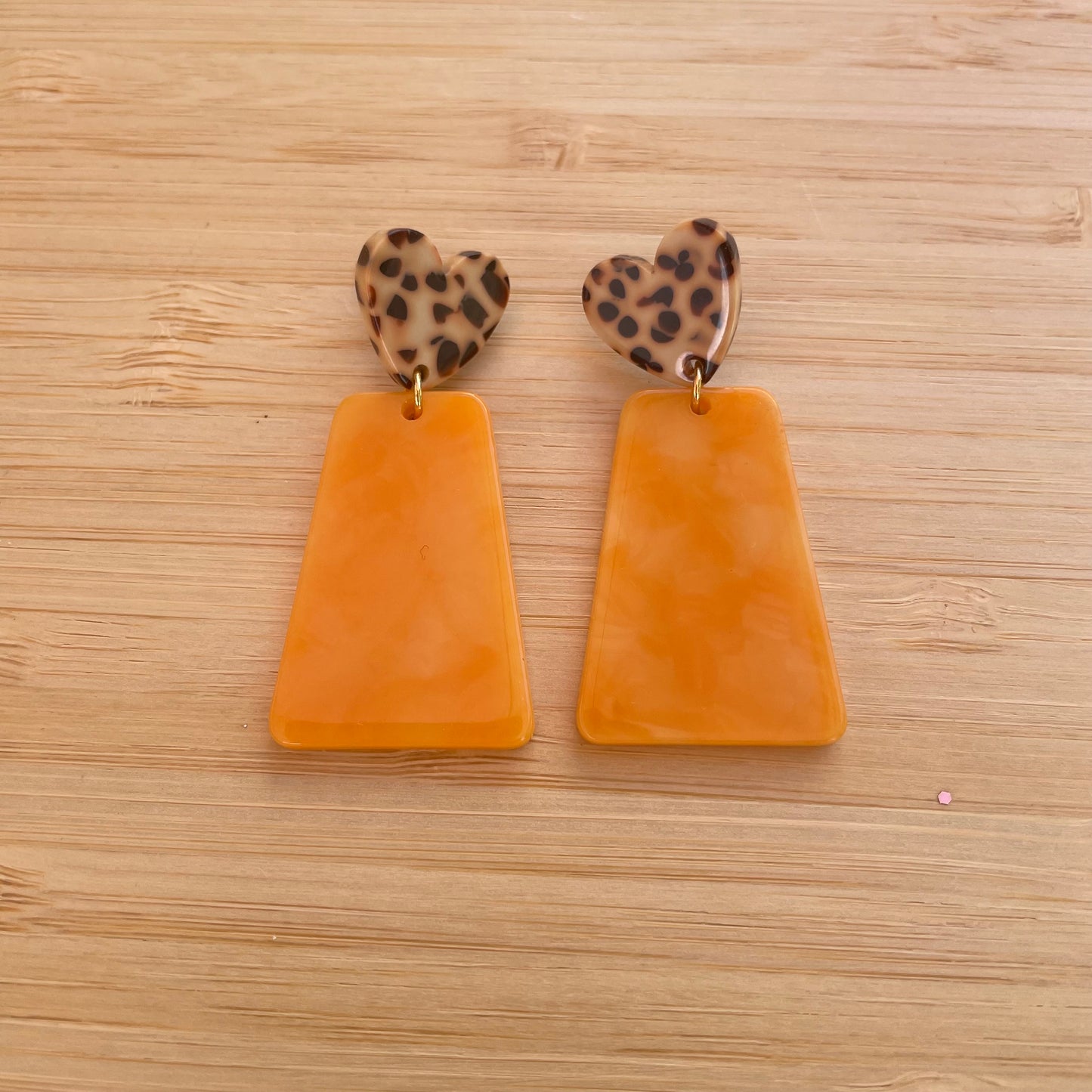 Charlotte – Boucles d'Oreilles Cœur Tacheté Pendentif Acétate | Julaè Bijoux