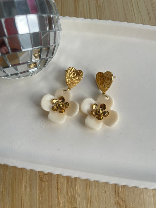 Romane – Boucles d’oreilles fleur légères