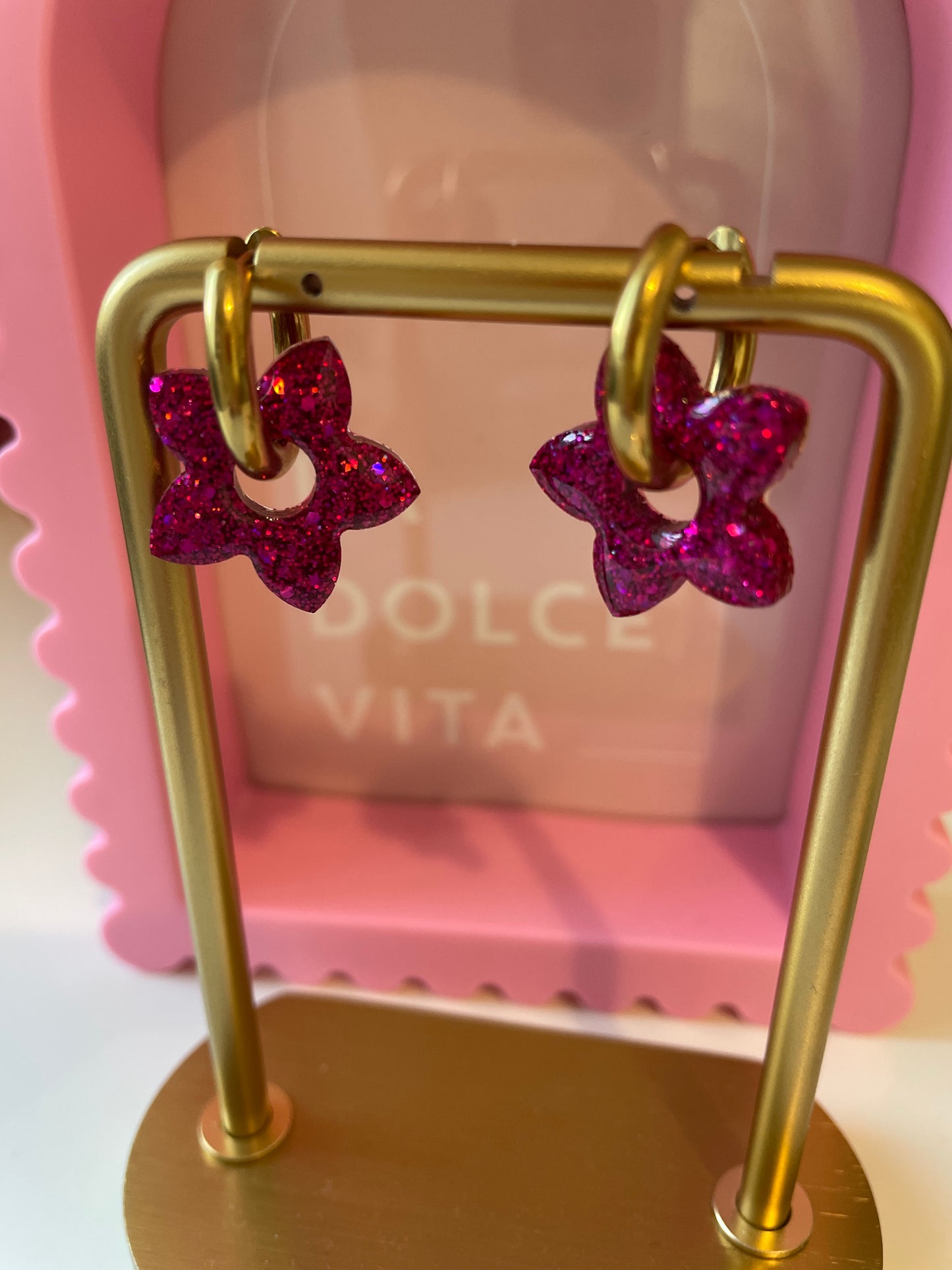 Alma – Boucles d'oreilles Fleur de Tiaré Résine & Paillettes