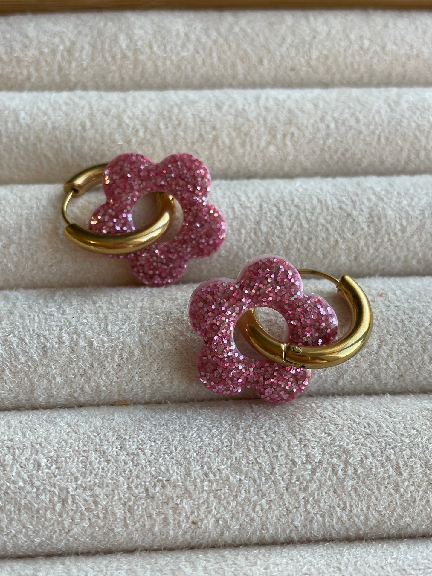 Gina – Boucles d'oreilles Fleur Résine Fait Main