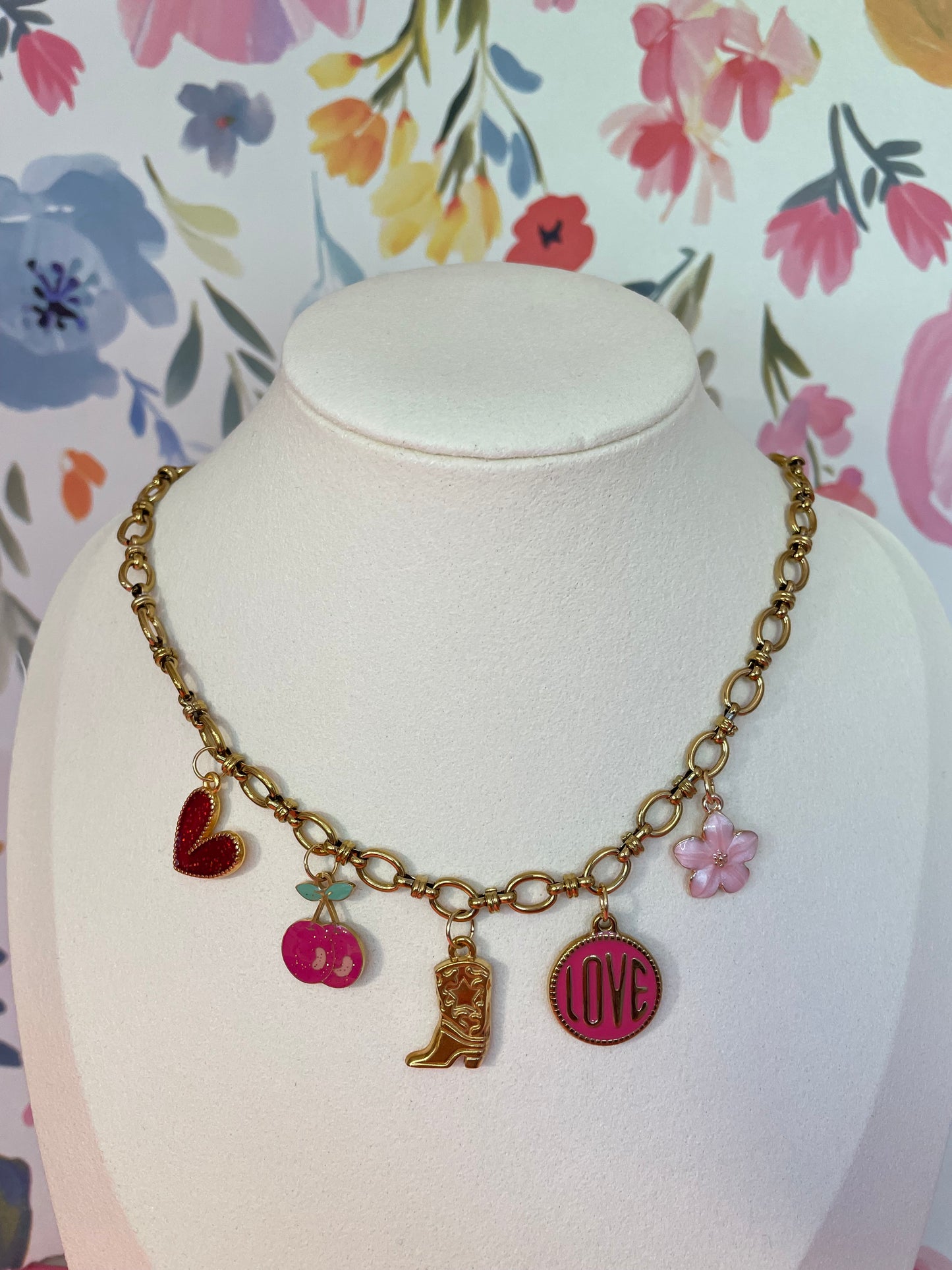 Collier Jacob – Pendentifs Mixtes Laiton, Acier & Résine Doré