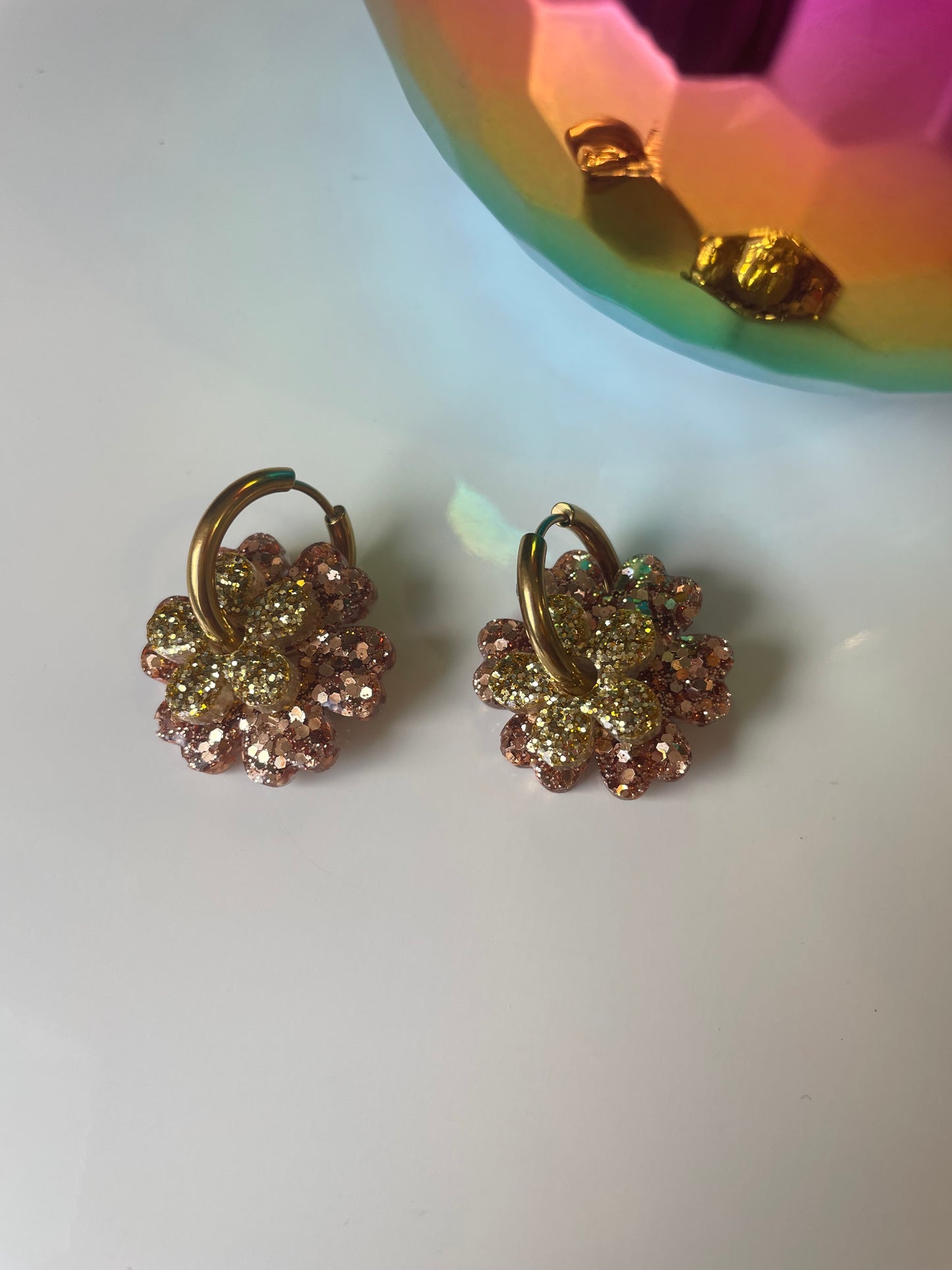 Carmen – Créoles Fleurs en Résine Faites Main | Julaè Bijoux