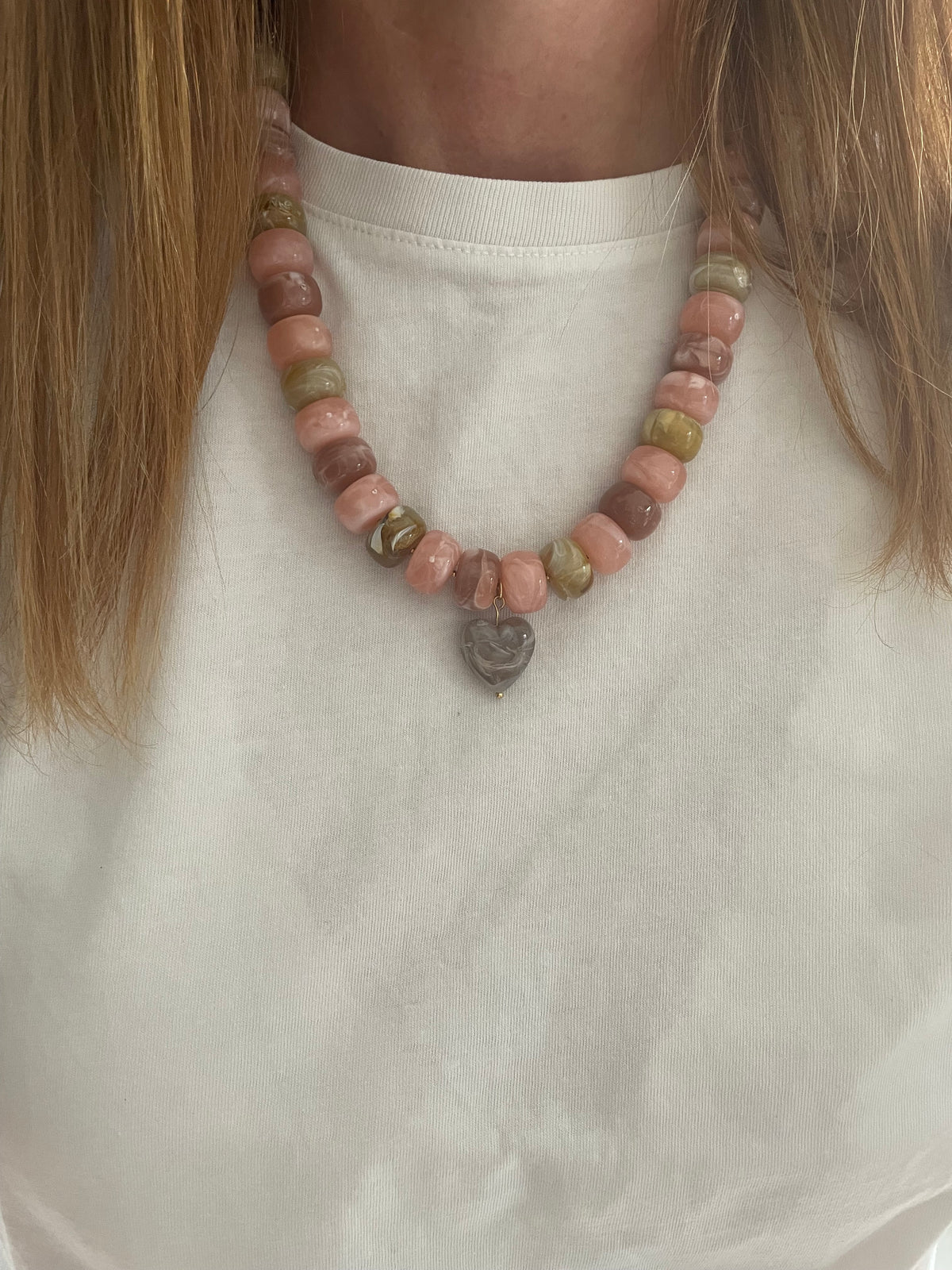 Collier New Paloma – Cœur résine et perles acrylique