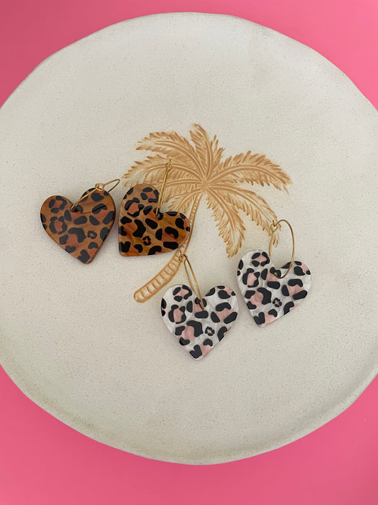 Alexis – Créoles Cœur Résine Motif Léopard | Julaè Bijoux
