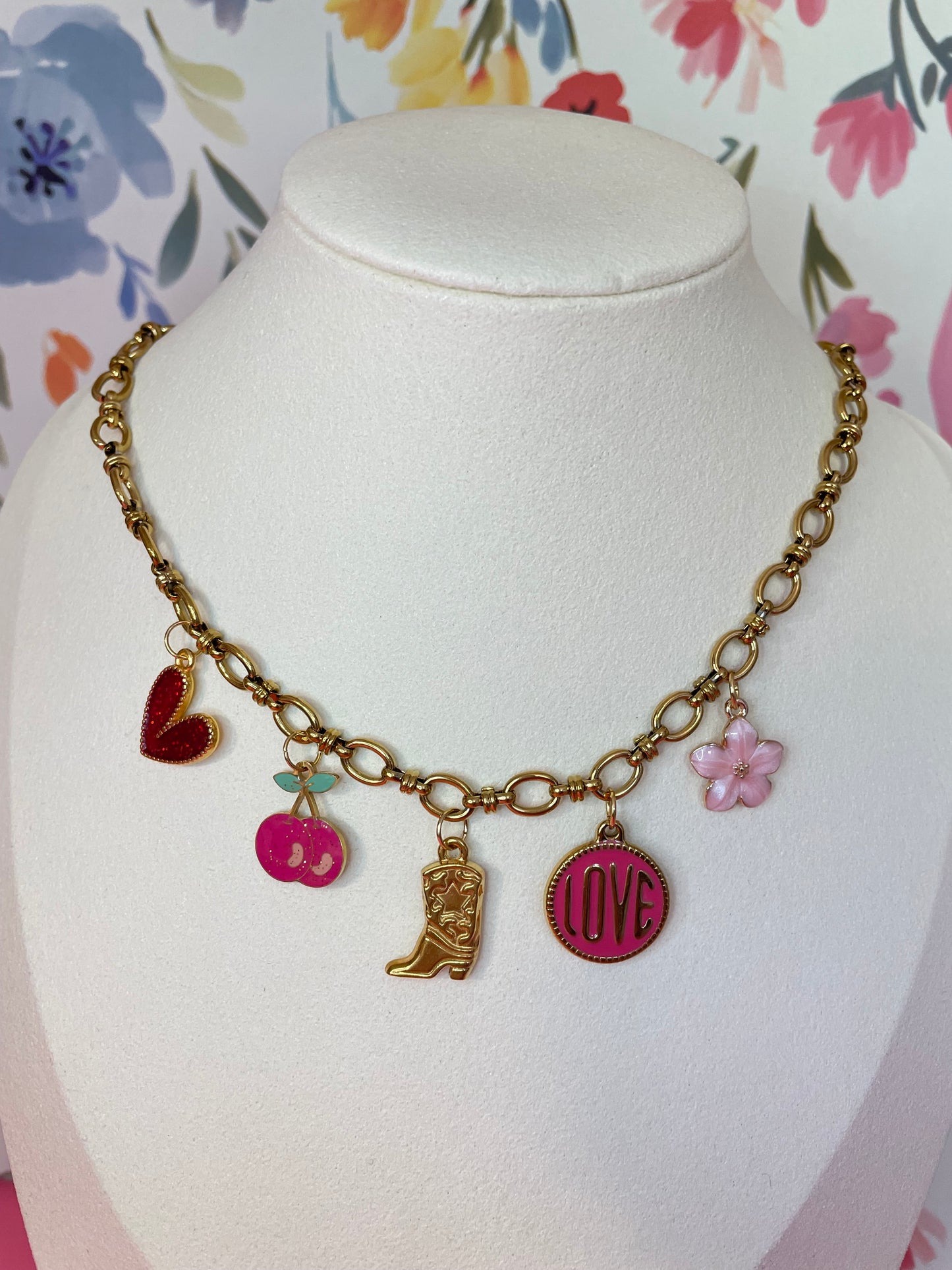 Collier Jacob – Pendentifs Mixtes Laiton, Acier & Résine Doré
