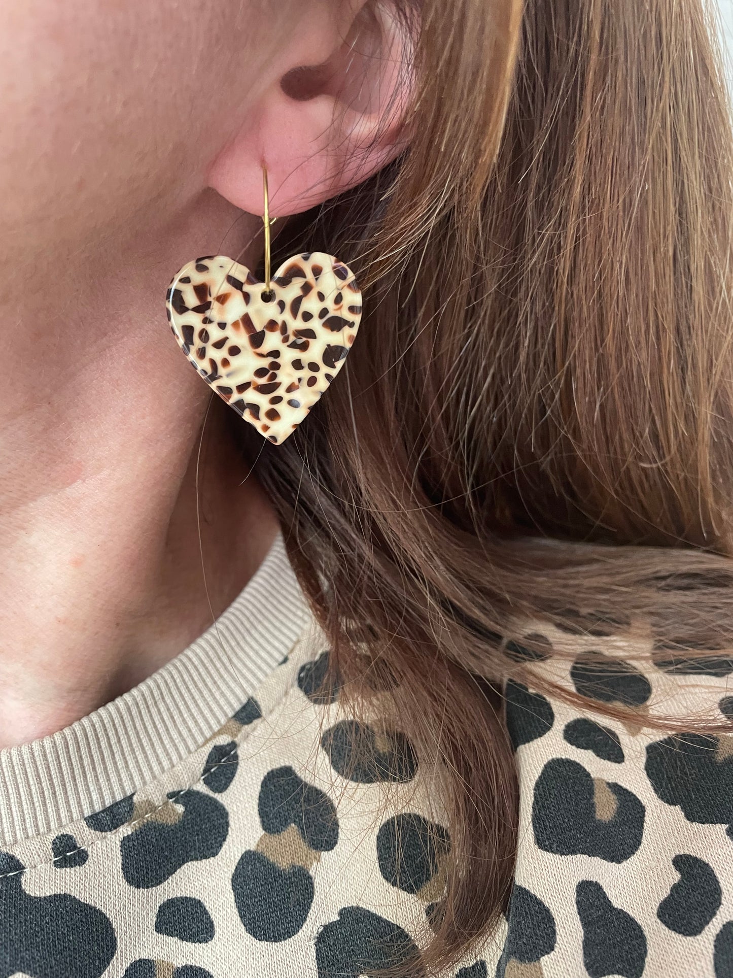 Kelia – Créoles Cœur Acétate Tacheté Crème et Marron | Julaè Bijoux