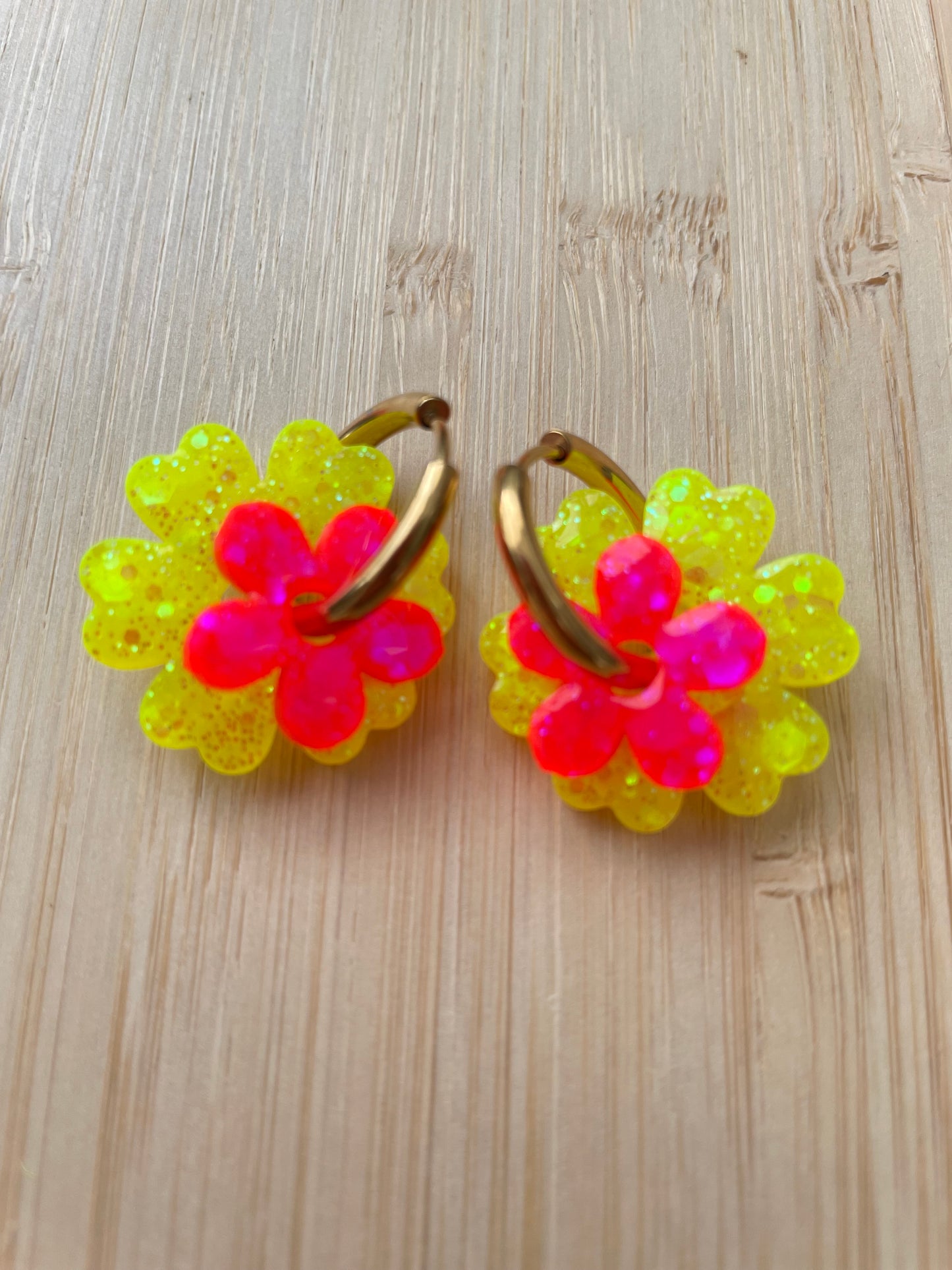 Carmen – Créoles Fleurs en Résine Faites Main | Julaè Bijoux