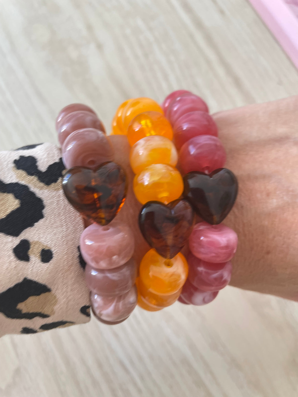 Bracelet Charlie - perle marbrées et cœur en résine