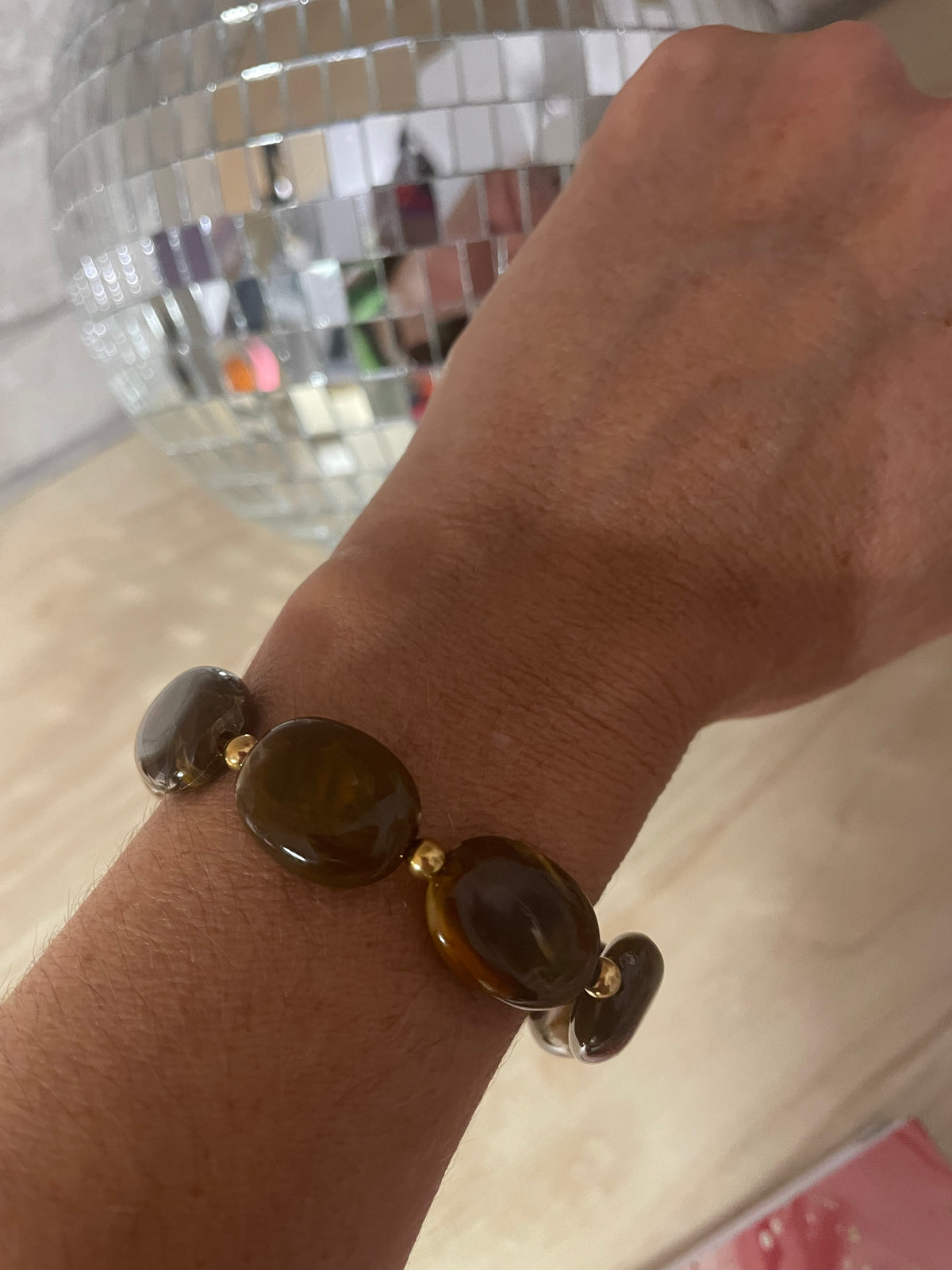 Bracelet Suzie – Perles marbrées et acier inoxydable