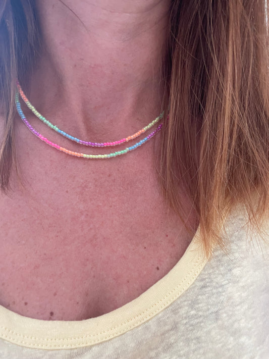 Collier Neon Kiss — Perles de Rocailles Fluo | Ras-du-Cou ou Collier